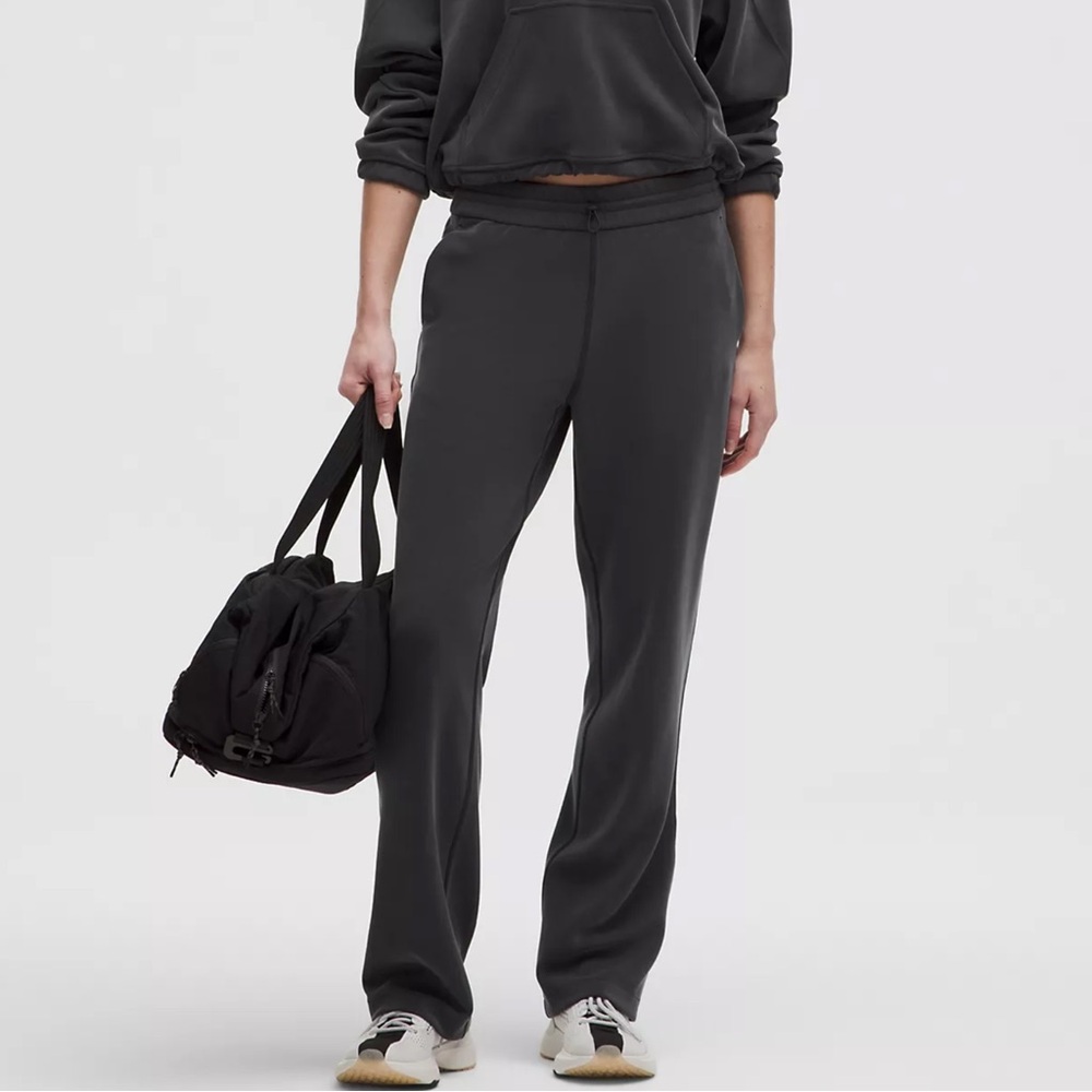 Lululemon Softstreme High-Rise Pant *Short – Black – Size 0
